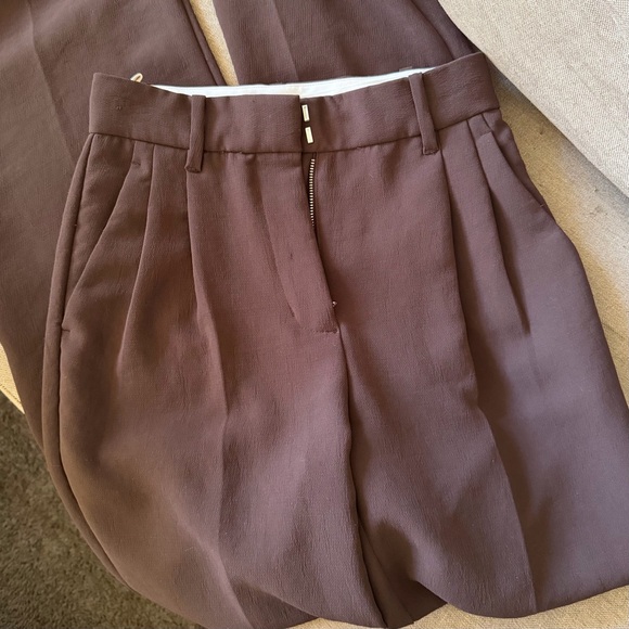 Aritzia The Effortless Pant Crepette - Picture 8 of 12